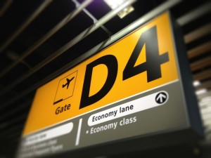 Jo maakt korte metten met de tamme d4-opzet van de witspeler.