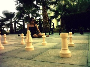 Favim.com-girl-beautiful-beach-chess-439295